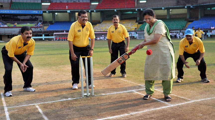 Kochi: Chief Justice Manjula Chellur playing cricket during a cricket match between Judges XI and President XI  at Javaharlal Nehru Stadium in Kochi on Friday. PTI Photo (PTI2_14_2014_000190A)